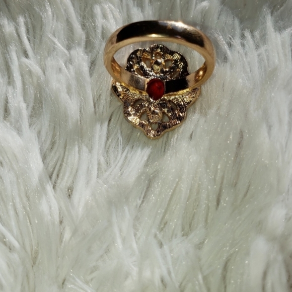Exquisite 18k Gold Ruby Ring - Picture 9 of 12